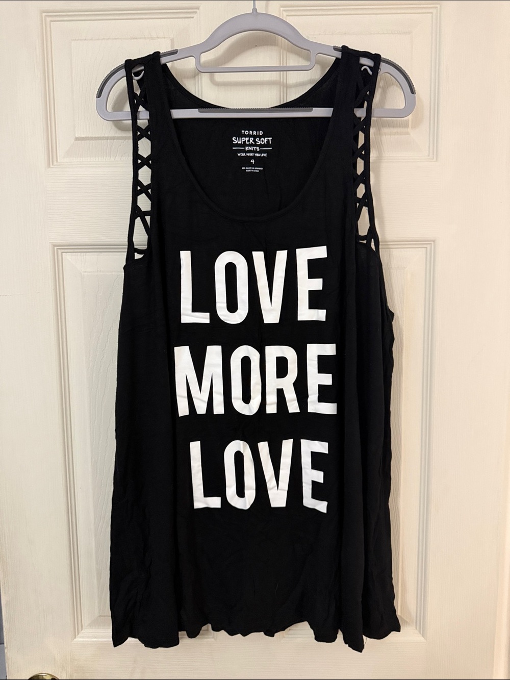 Torrid Black 'LOVE MORE LOVE' Lattice-Shoulder Super Soft Tank Sz 4, 4X, 26